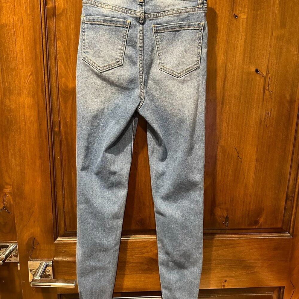 Abound Women's high rise light wash denim jeans, Size 23 - Picture 7 of 12